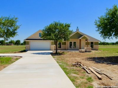136 W Short Meadow Dr, Lytle, TX, 78052