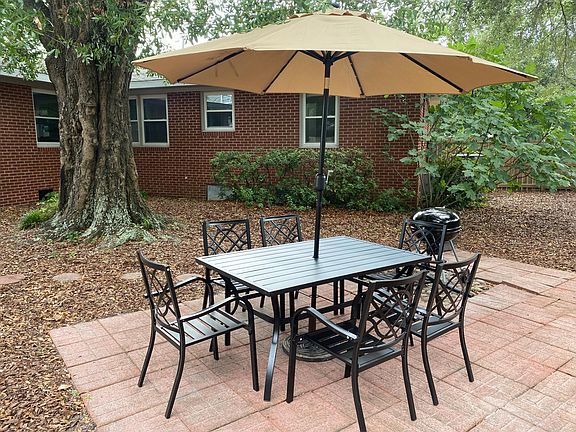 Backyard BBQ and outdoor dining patio