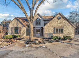 927 N 1464th Rd, Lawrence, KS 66049