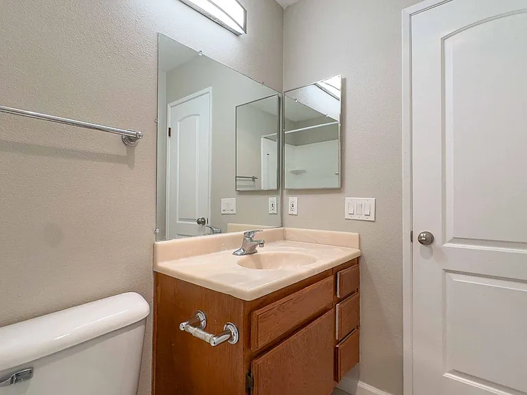 3735 & 3745 Pershing Ave — Photo 8