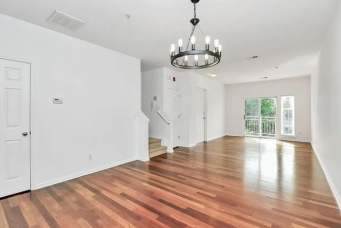 525 Donatello Ave #525 — Photo 8