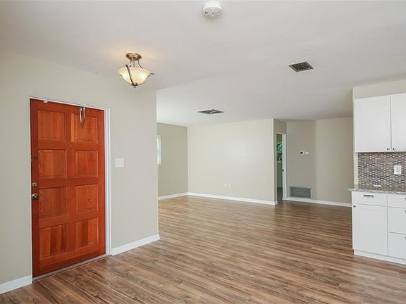5th image of 5415 Knollwood Pl