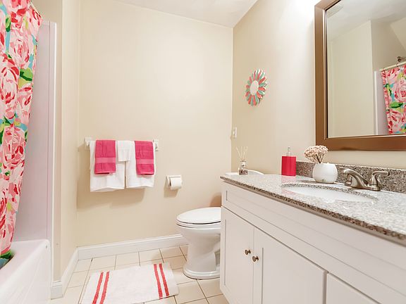 4th image of 12 Basswood Ln