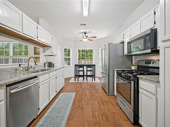 5th image of 3849 Whitley Park Dr