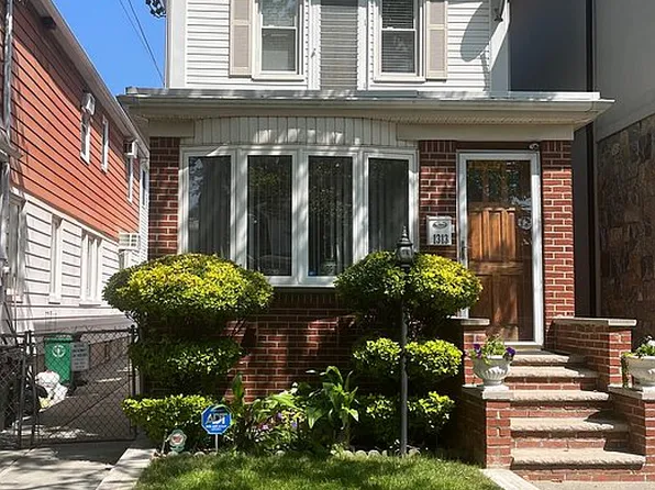 1313 E 35th St, Brooklyn, NY 11210