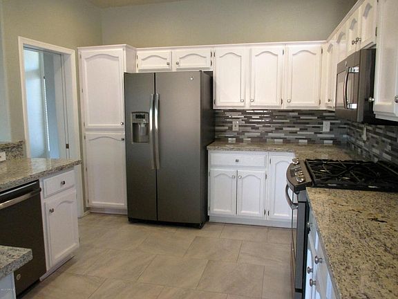 3rd image of 1077 E Balmoral Pl