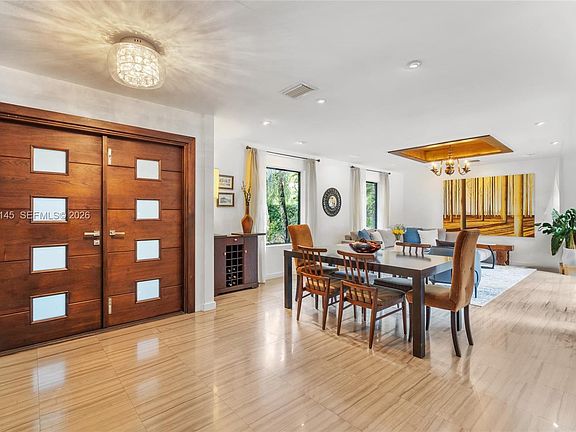 3rd image of 560 Sabal Palm Rd