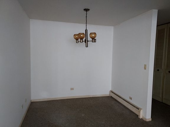 4th image of 1627 W Touhy Ave APT 305