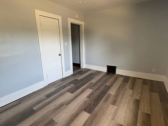 3rd image of 419 1/2 1st St NE