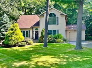 5301 Hilltop Cir, East Stroudsburg, PA 18301