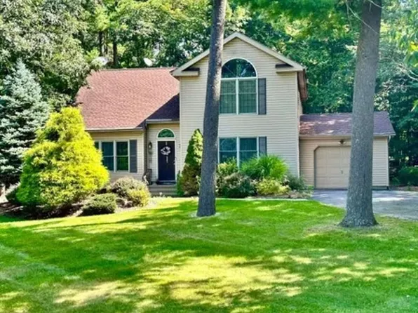 5301 Hilltop Cir, East Stroudsburg, PA 18301