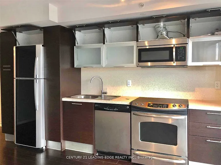 386 Yonge St #706 — Photo 5