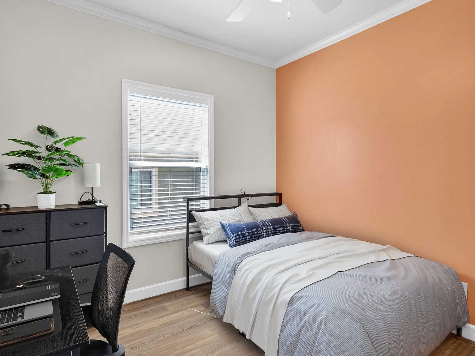 4 bed, 3.0 bath, 1900 sqft, $979 — Photo 1