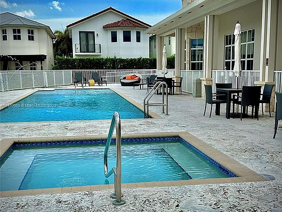 5th image of 7047 NW 104th Ct