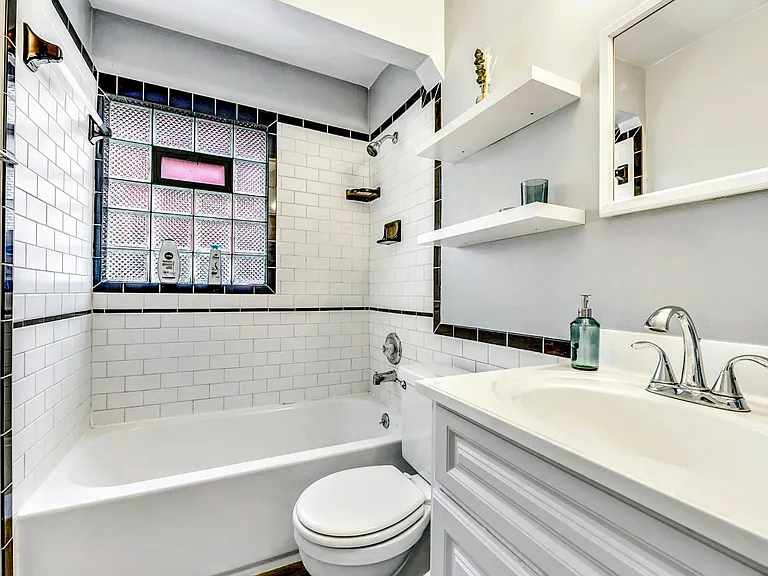 2812 N Main St — Photo 11
