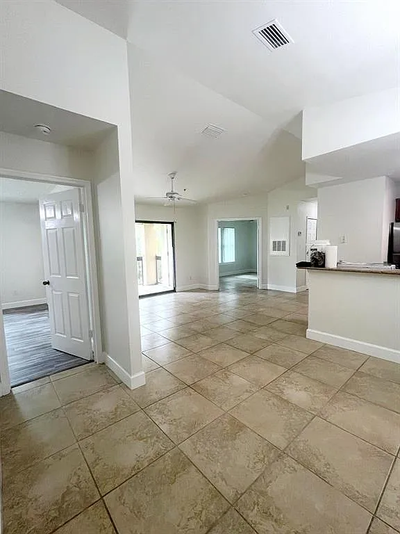 3 bed, 2.0 bath, 1260 sqft, $1,780 — Photo 4