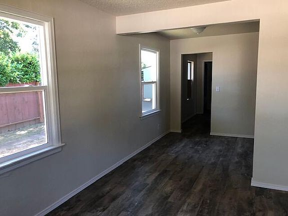 5th image of 1316 SE Southpark Dr