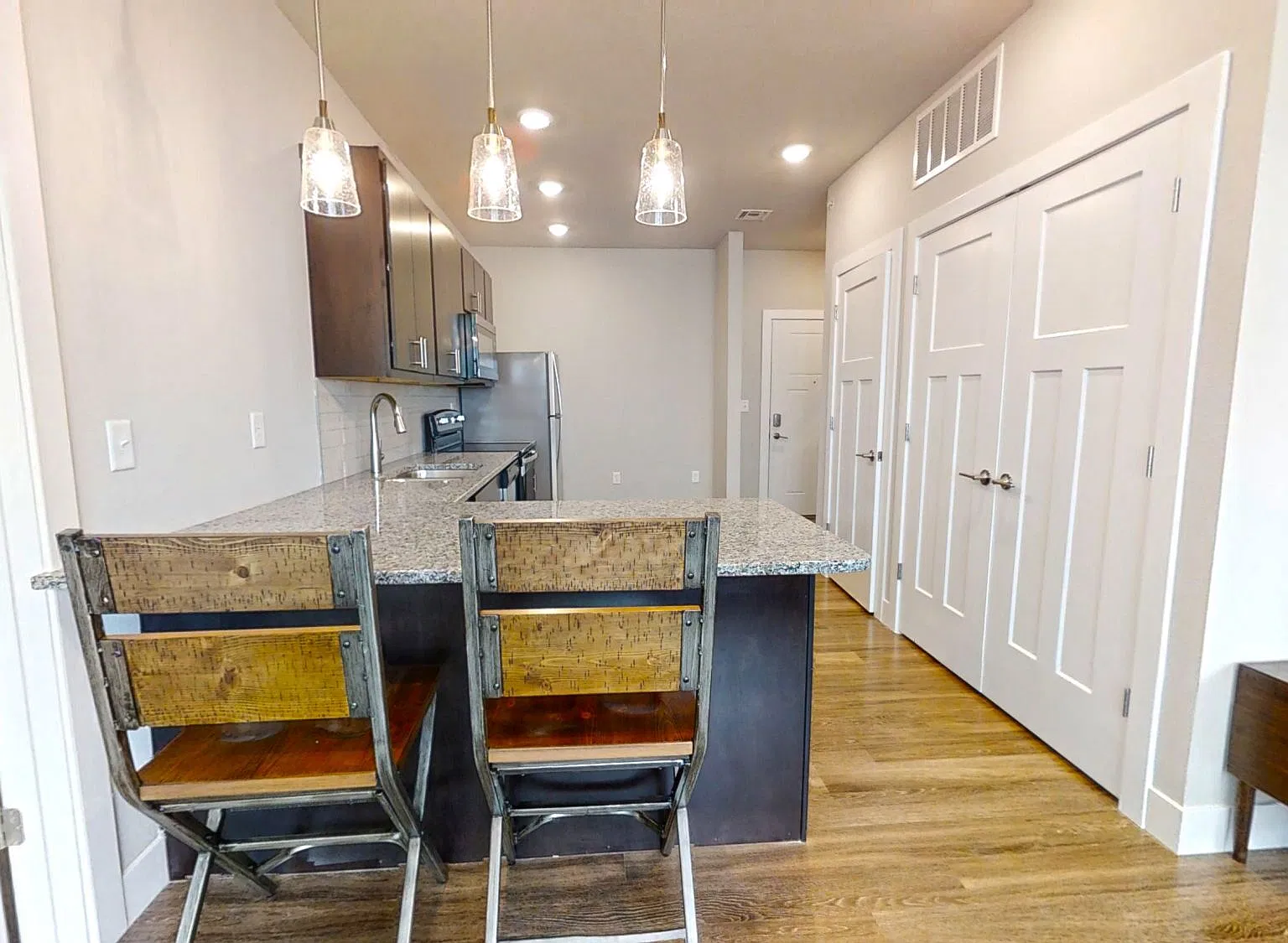 103 E Healey St - 402 — Photo 4