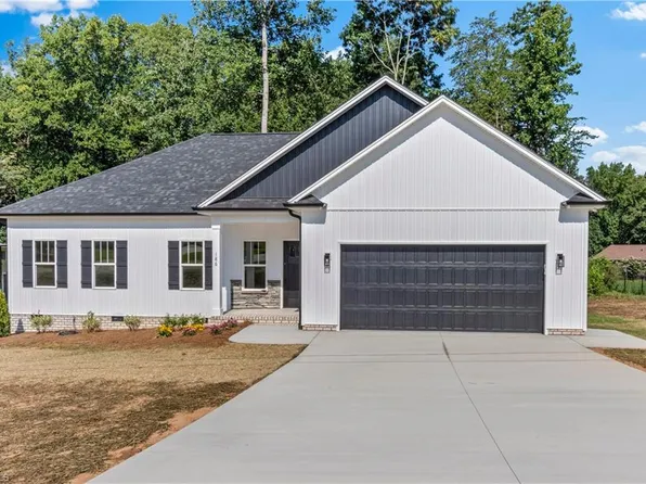 186 O'Farrell St, Winston Salem, NC 27107
