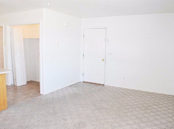 2nd image of 1444 Cambridge Dr
