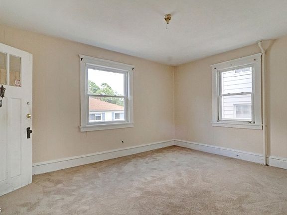 5th image of 17 Logan Pl
