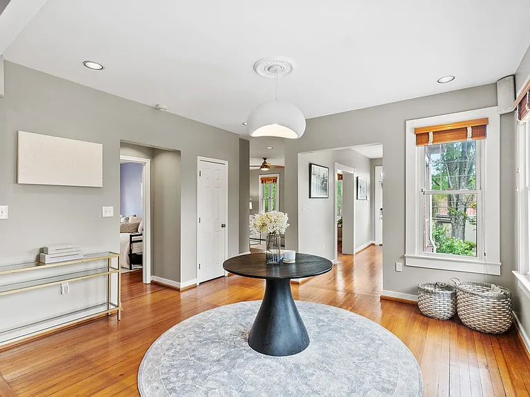 5213 Cathedral Ave NW — Photo 5