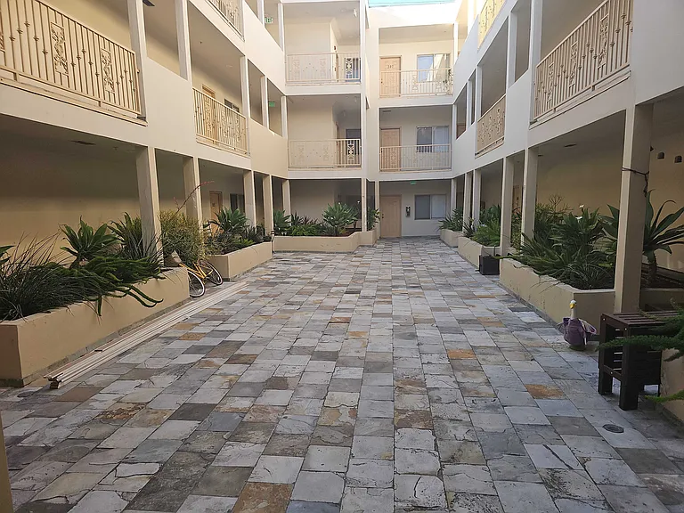 Fruitland Dr — Photo 2