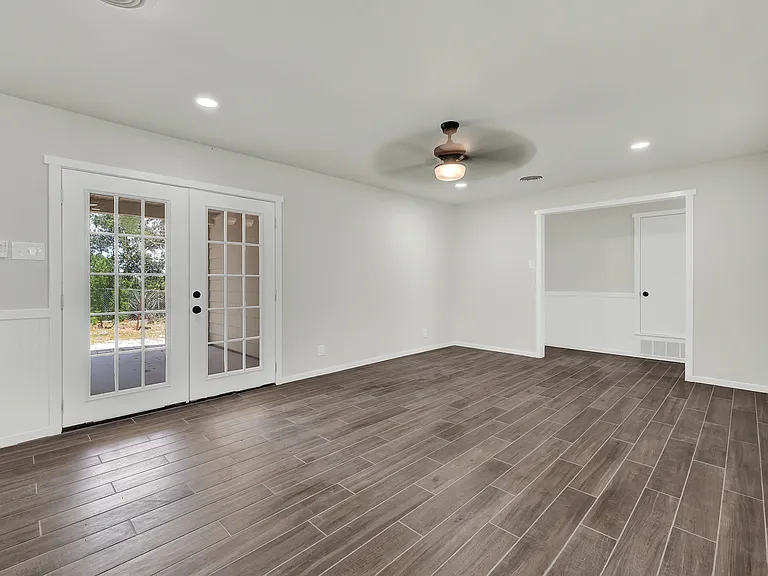 129 Young Ave — Photo 16