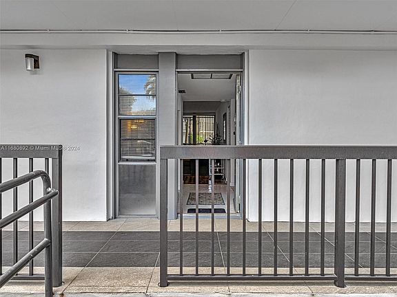 4th image of 20500 W Country Club Dr APT 106