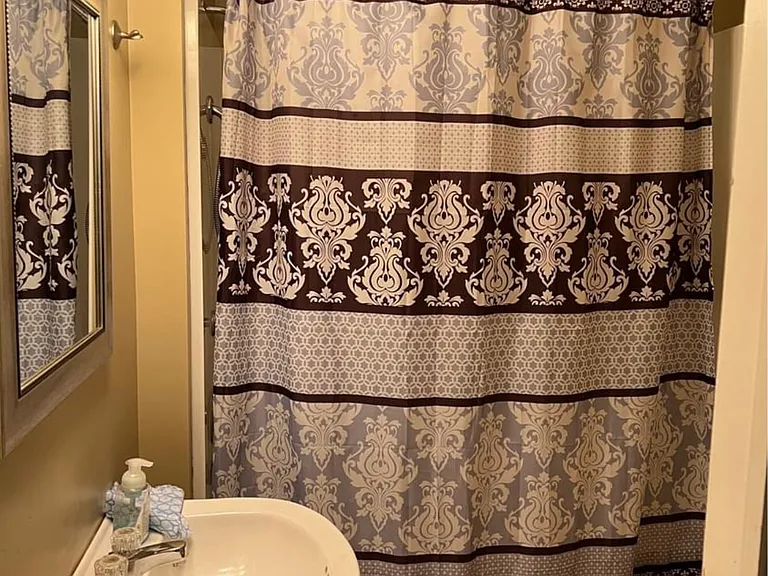 225 N Park Dr — Photo 22