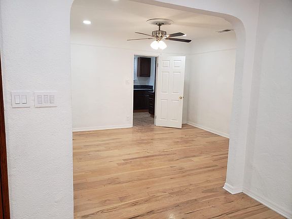 4th image of 1148 S Holt Ave