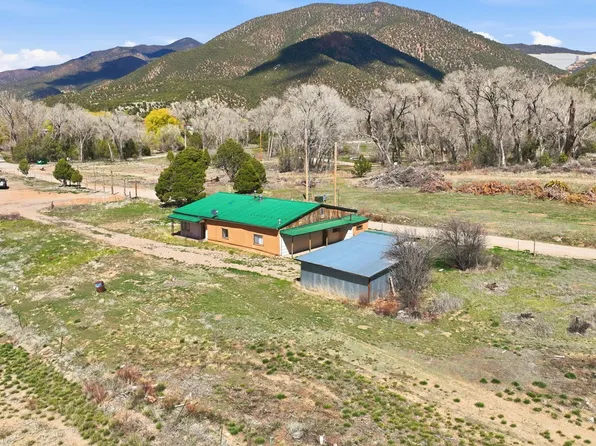 18 Kiowa Rd S, Questa, NM 87556