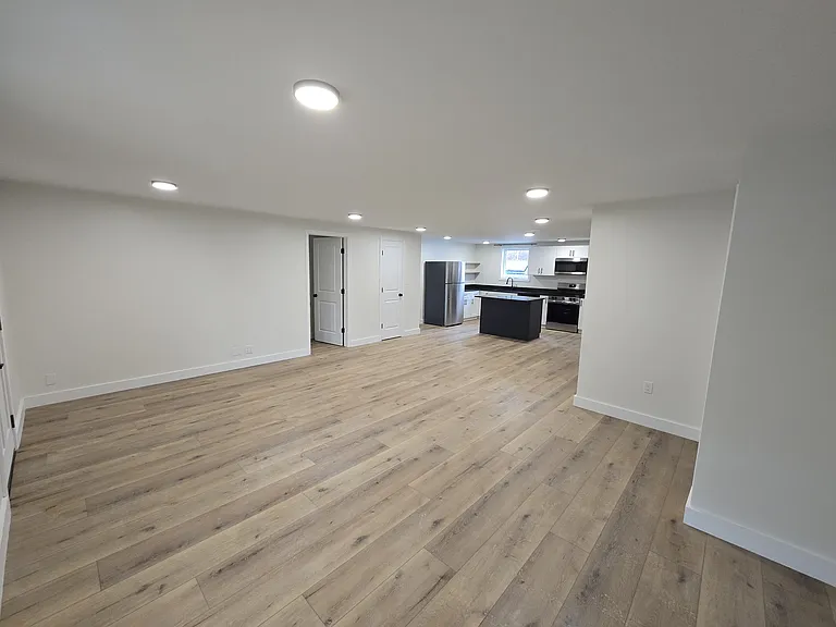 20-22 Poirier Pl #4 — Photo 3