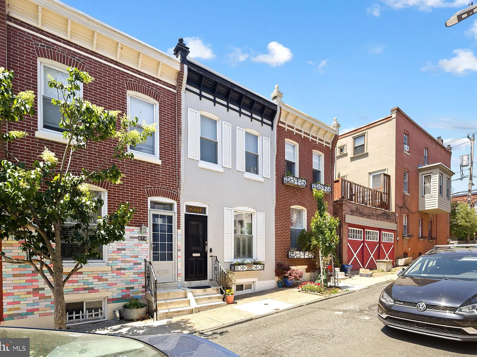 2 bed, 810 sqft, $2,200 — Photo 3
