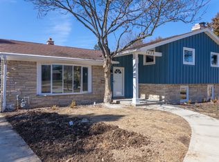 1625 Revere Dr, Brookfield, WI 53045