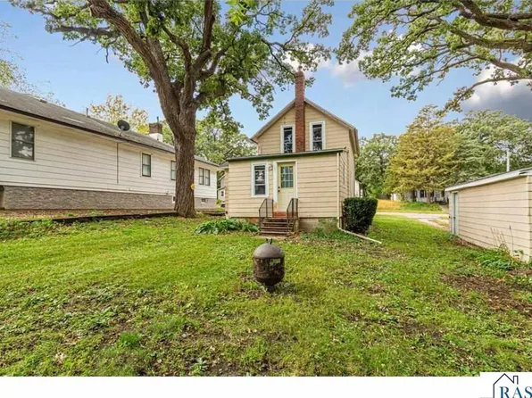 414 3rd St NE, Waseca, MN 56093