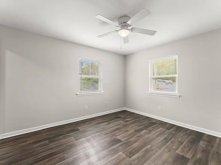 Forsyth Flats — Photo 14