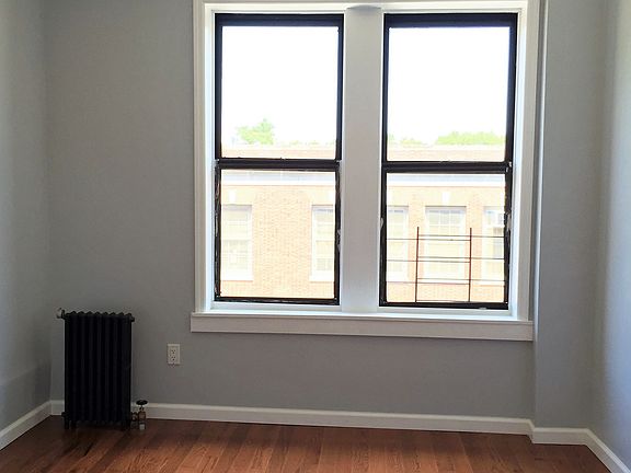 3rd image of 558 Parkside Ave #4