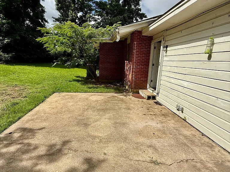 2206 Clay St — Photo 15