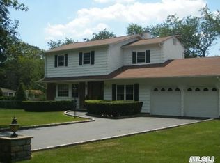 5 Scholar Ct, East Northport, NY 11731