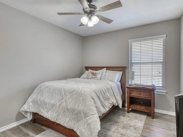 1008 Gardenia St — Photo 14
