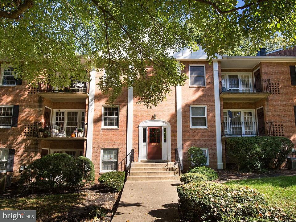 1st image of 3915 Lyndhurst Dr APT 301