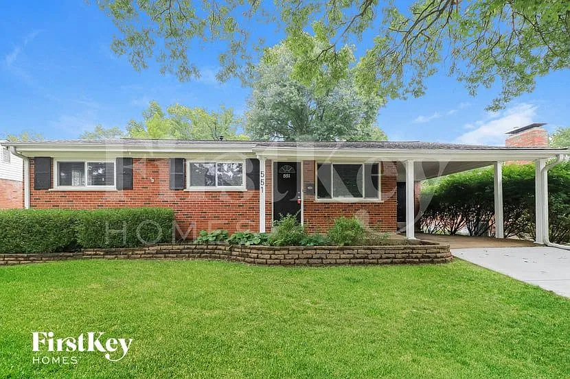 3 bed, 2.0 bath, 1372 sqft, $3,060 — Photo 1