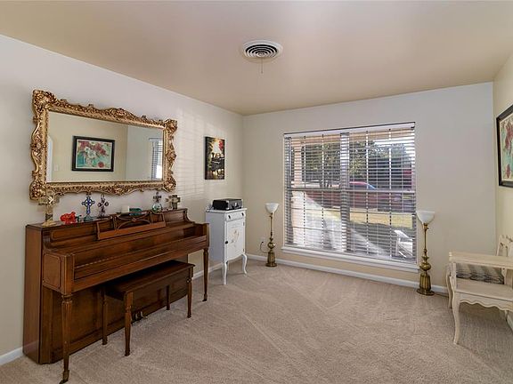 4th image of 3402 Santa Monica Dr