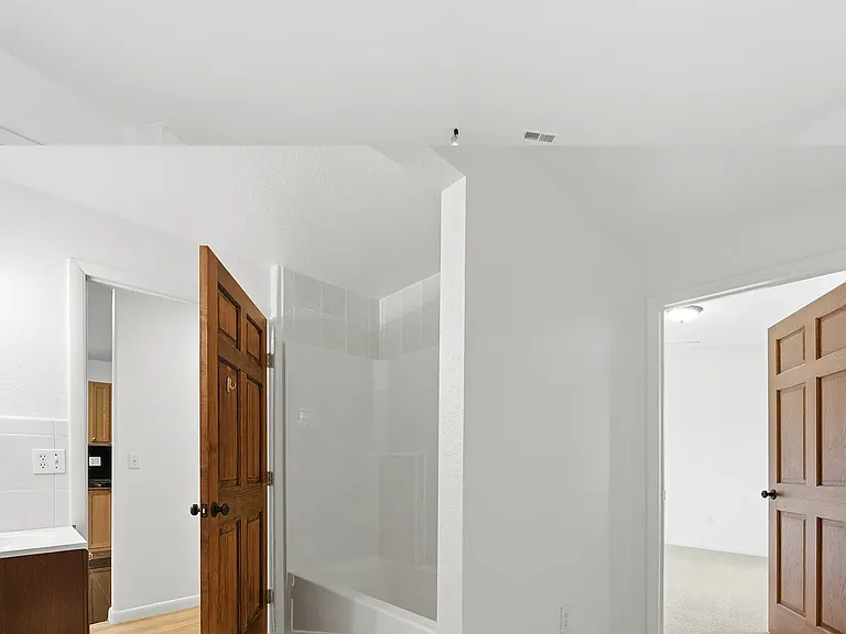 2nd bathroom - connected to 1 of the 4 bedrooms & off the main hallway