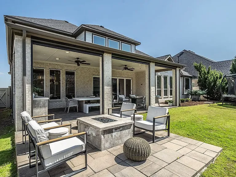 145 Waterside Dr — Photo 8