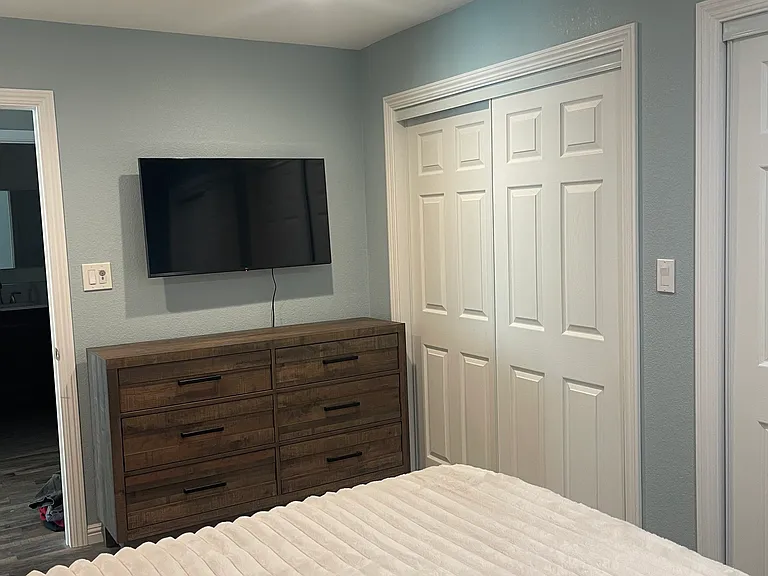105 Hollywood Ave — Photo 13