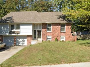 1018 Silver Lake Dr, Raymore, MO 64083