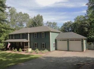 19 Mashapaug Rd, Sturbridge, MA 01566