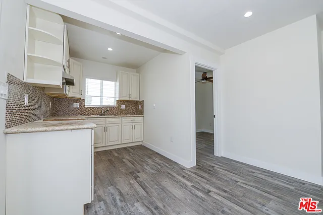 524 W 82nd St #524 — Photo 8
